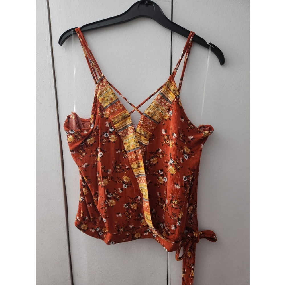 Pretty floral sleeves top